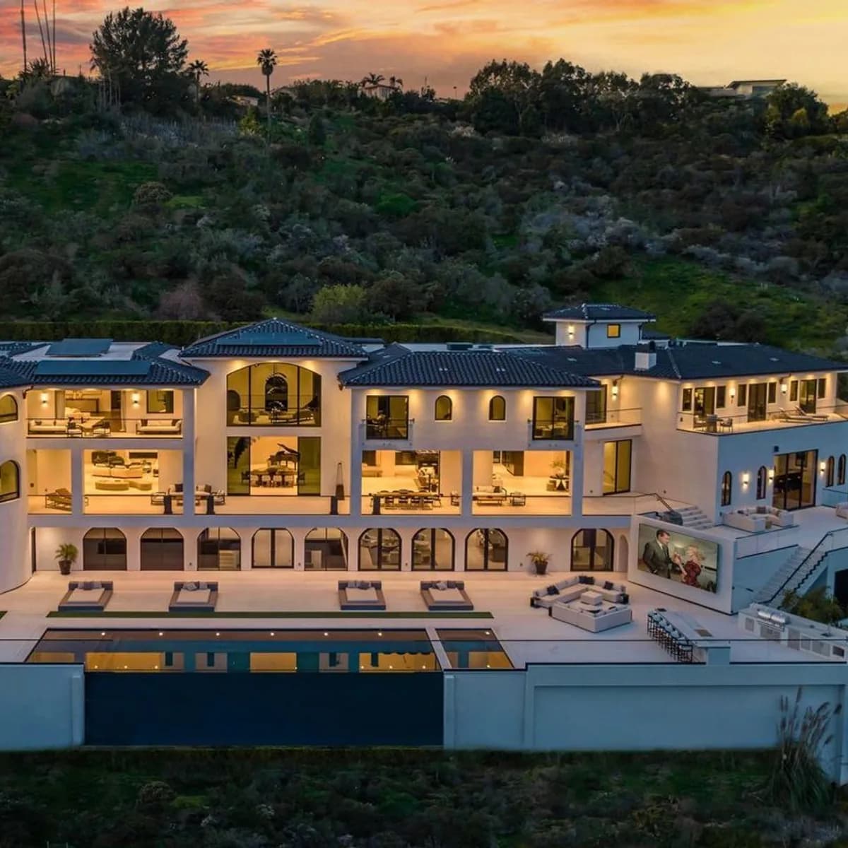 Kauai compound expansion item card in the Spend Elon Musk Money simulator